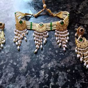 Choker and Earrings With Combo mathapatti,mangtika