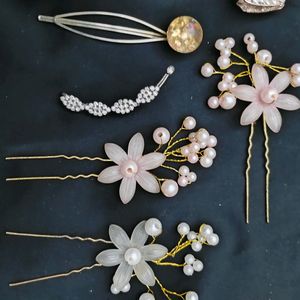 8 Hair Clips