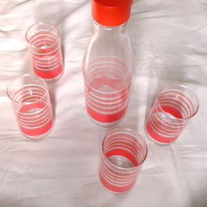 New & Unused Glass Bottle And 4 Glasses Cup Sipper