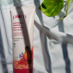 Plum Saffron & Papaya Glow Bright Face Wash