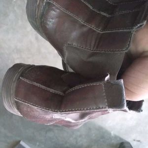 This Shoes Is  Used For Few Months And I Am Sell