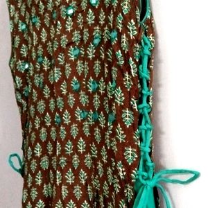 📢 Sale 📢 Sale 📢 Sale 📢 Beautiful Sleeveless Designer Green And Brown Full Kurti