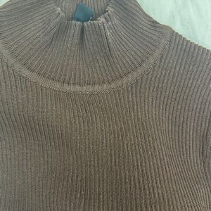 H&M Turtle Neck Crop Top Brand New Size XS