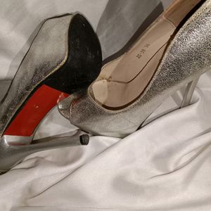 30/- Off Dilivery🎀Stilettos Silver Pencil Heels