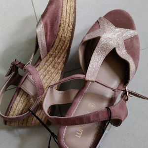 Nude-Pink Wedges