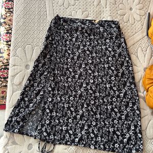 Floral Printed Pencil Skirt With Slit Side