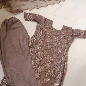 Pakistani Kurta Set Grab This