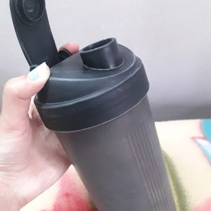 Max Shaker Bottle! (For Gym Use/tea/coffee)