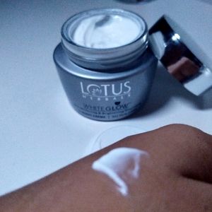 Lotus Night Creme`