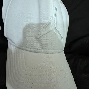 Authentic✅Cap Light Stain Front Part Broken