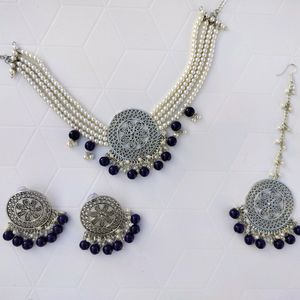 Beautiful Choker Set With Earrings And Tikka