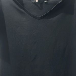 Black casual T-shirt