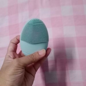 MINISO Facial Cleansing Brush with soft brustles