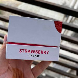 La Pink Strawberry Natural Tinted Lip Balm with Sh