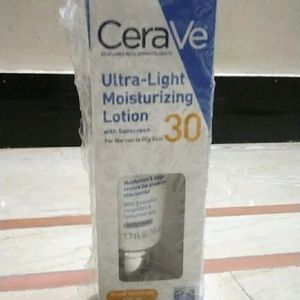 Ultra-Light Moisturizing Lotion With Sunscreen