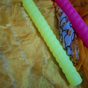 2 Large Spiral Candles With 5 Hankies As Freebies