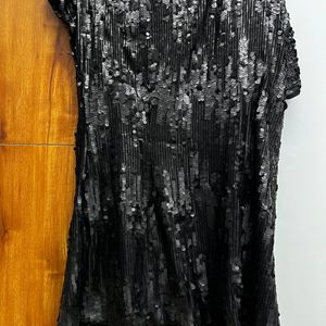 Black Seqin Tuni Top