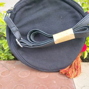 Embroidered Siling Bag With Tassels