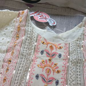 A Off White cotton Ethnic gown