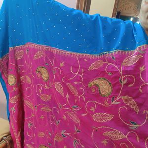 PINK AND FIROZI SAREE PIN