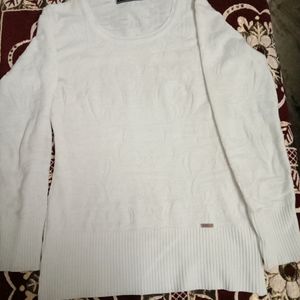 White Wollen Top