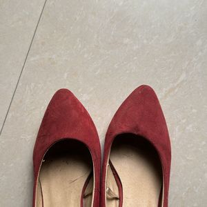 Maroon Plumps heel