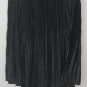 SASSAFRAS Black Accordian Pleated Velvet Finish Flared Skirt