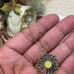 Black Daisy Necklace