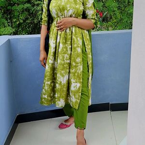 Naira Cut Kurti And Pocket Pant