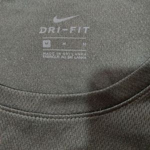 Nike Dry Fit T-shirt In Size M