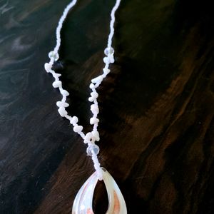 Pearl Shell Pendant Necklace