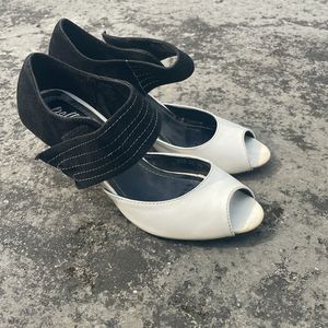 Dual Color Stilletoes White And Black