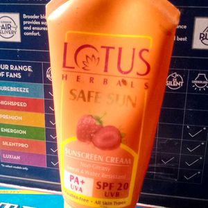 Lotus Herbals Sunscreen Spf 20 UVB and pa+ UVA