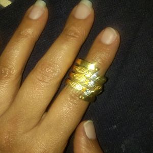 Too Shiny Spiral Finger Golden Ring