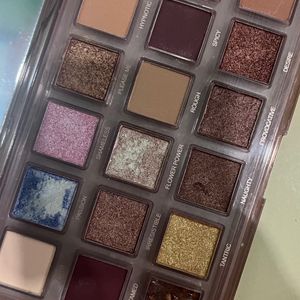 Huda Beauty Naughty Nude Eyeshadow Pallete ❤️