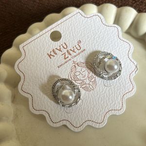 Silver stone studs