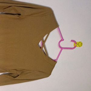 V-shaped Long-sleeve Shirt .