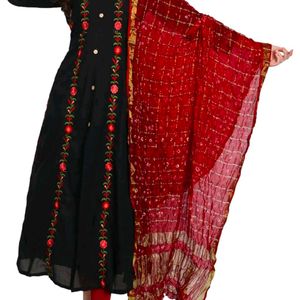 Anarkali Kurta And Dupatta By Pakiza Brand.