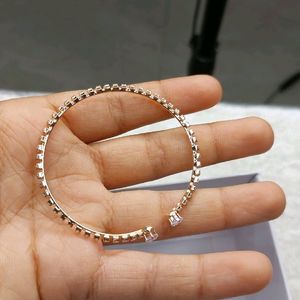 A Beautiful Set Of Freesize Bangle.