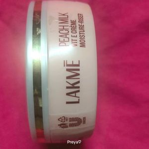 Lakme Peach 🍑 milk Moisturizer