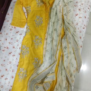 Kurta Set With Dupatta