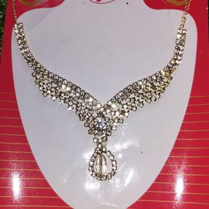 Combo Of Stone Necklace And Chain Hip Bet