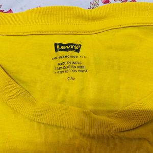 Levi’s - Yellow T-shirt for summer