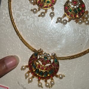 Premium Short Necklace And Earrings