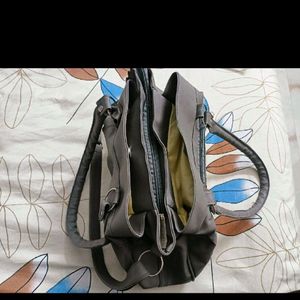 Spacious Hand Bag With Free Gift 🎁