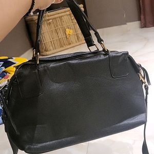 Black Handbag With Sling