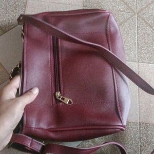 MAROON WITH GOLDEN BORDERED SLING BAG!!!! ❤️