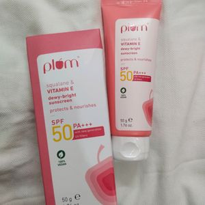 Plum Vitamin E Dewy Sunscreen Spf 50++