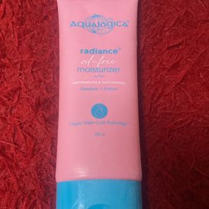 Aqualogica Radiance Oil Free Moisturizer