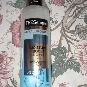 TRESeme Moisture Boost Shampoo With Haluranic Acid